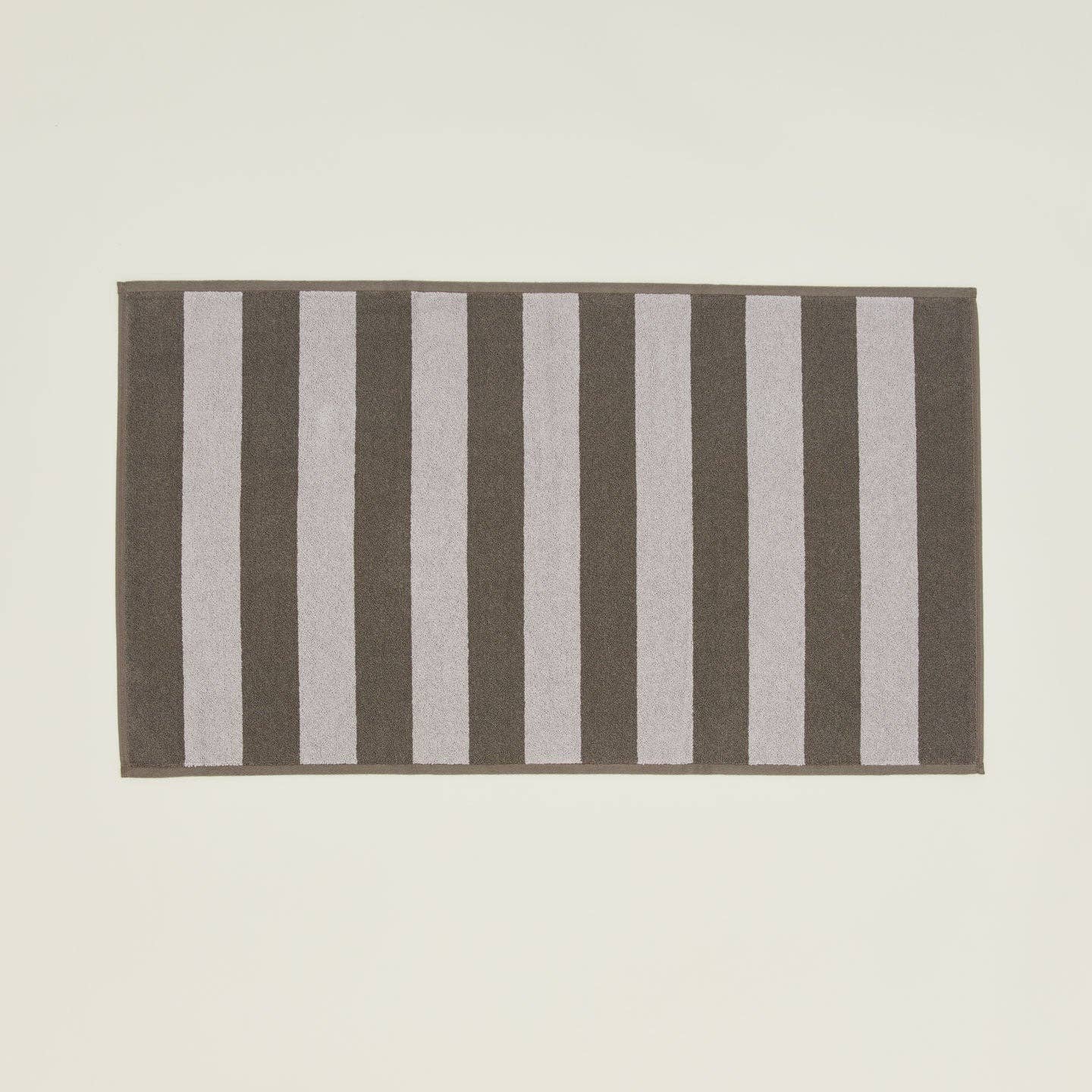 SIMPLE STRIPED TERRY BATH MAT: LIGHT GREY/DARK GREY